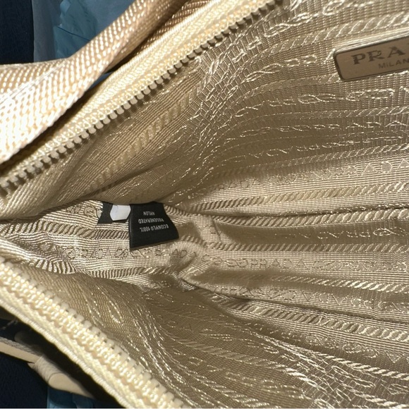Re-Nylon Prada Re-Edition 2000 mini bag Cream Shoulder Bag with Signature Logo - Picture 5 of 12
